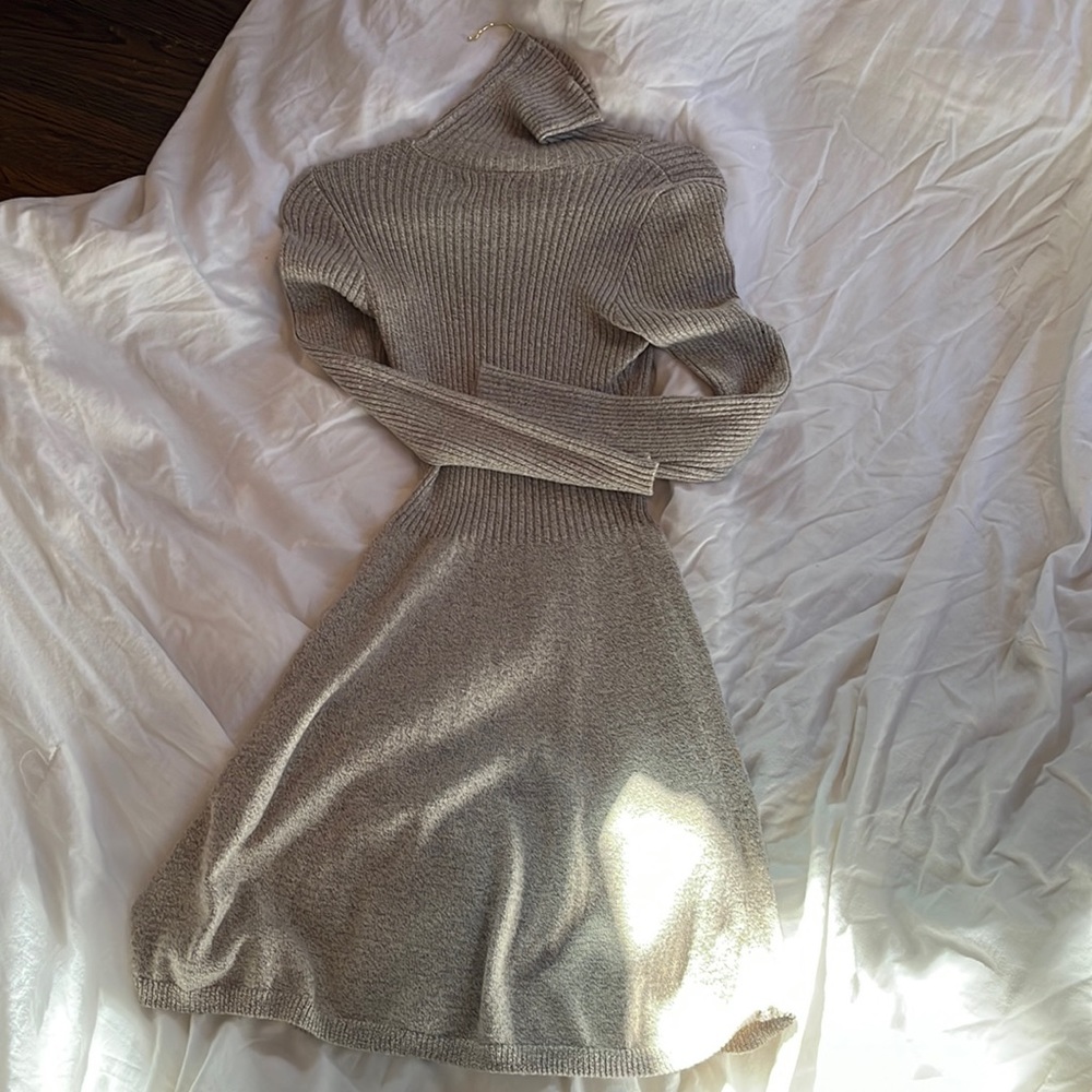 Abercrombie & Fitch Oatmeal Color turtleneck dress. Medium
